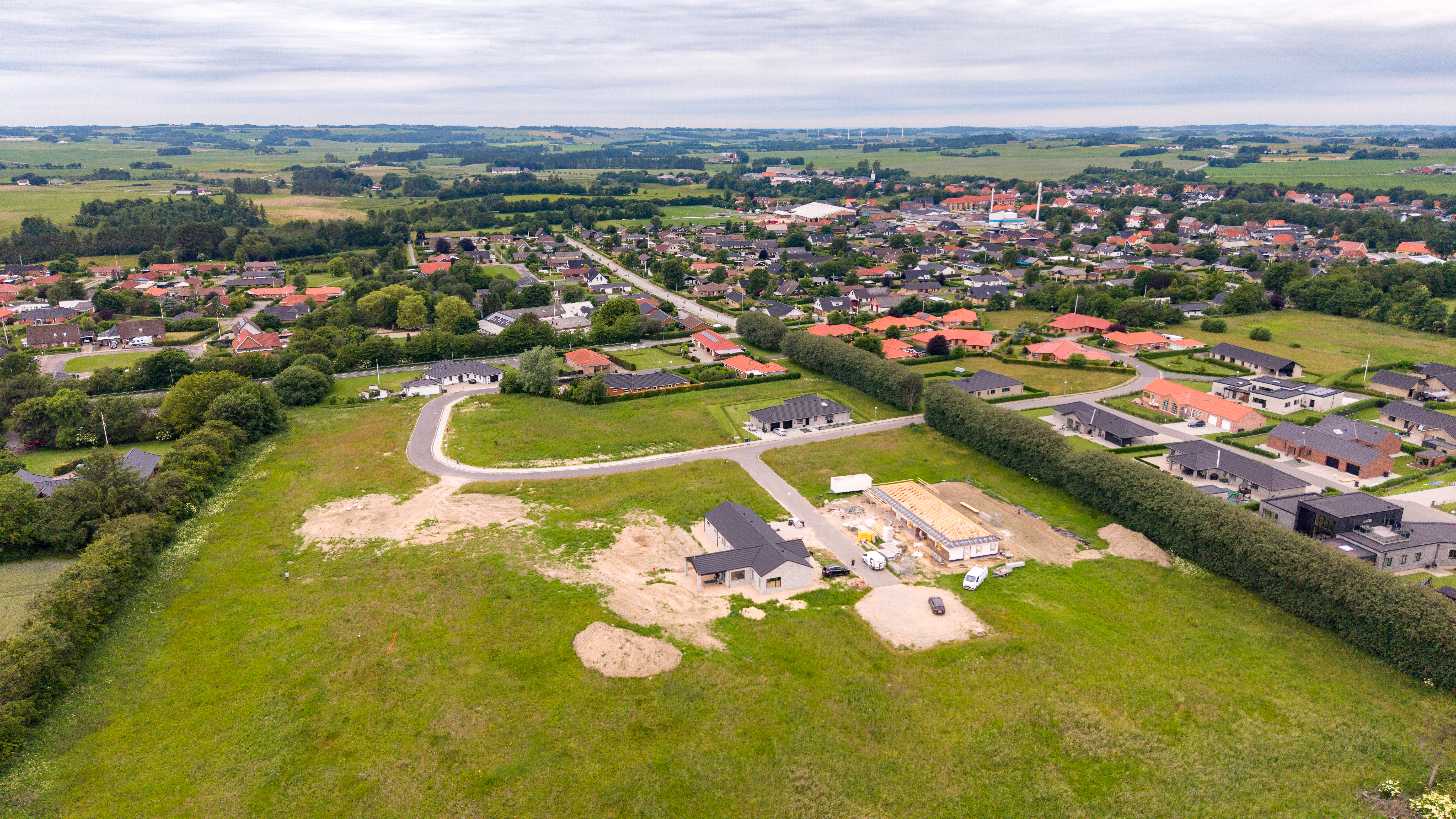 Dronefoto af udstykningen på Bakkevænget i Østervrå