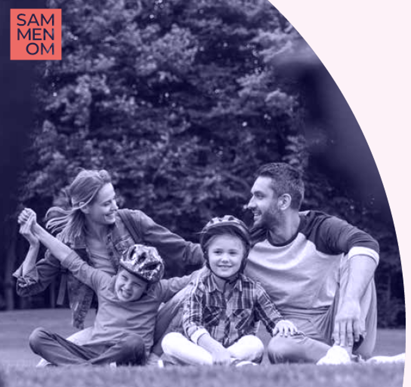 Far, mor og to børn på tur i parken