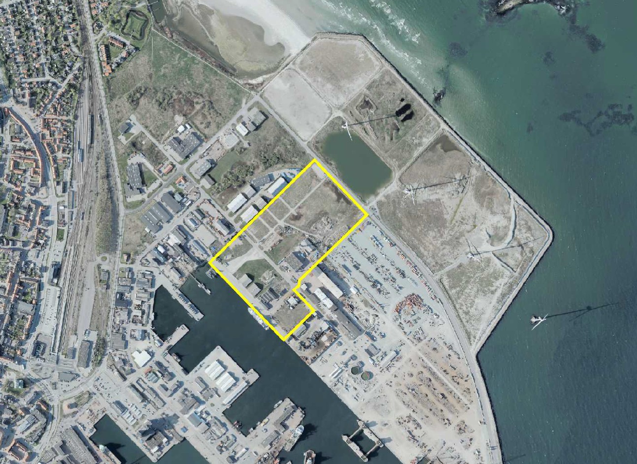 Fugleperspektiv over havnen, hvor arealet til flådeskibsværftet er markeret. 