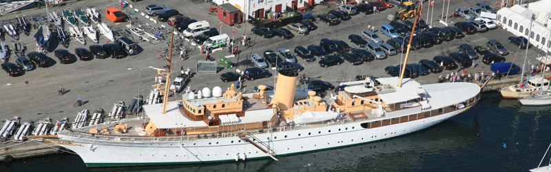 Kongeskibet Dannebrog ved Gl. Pier i Skagen Havn