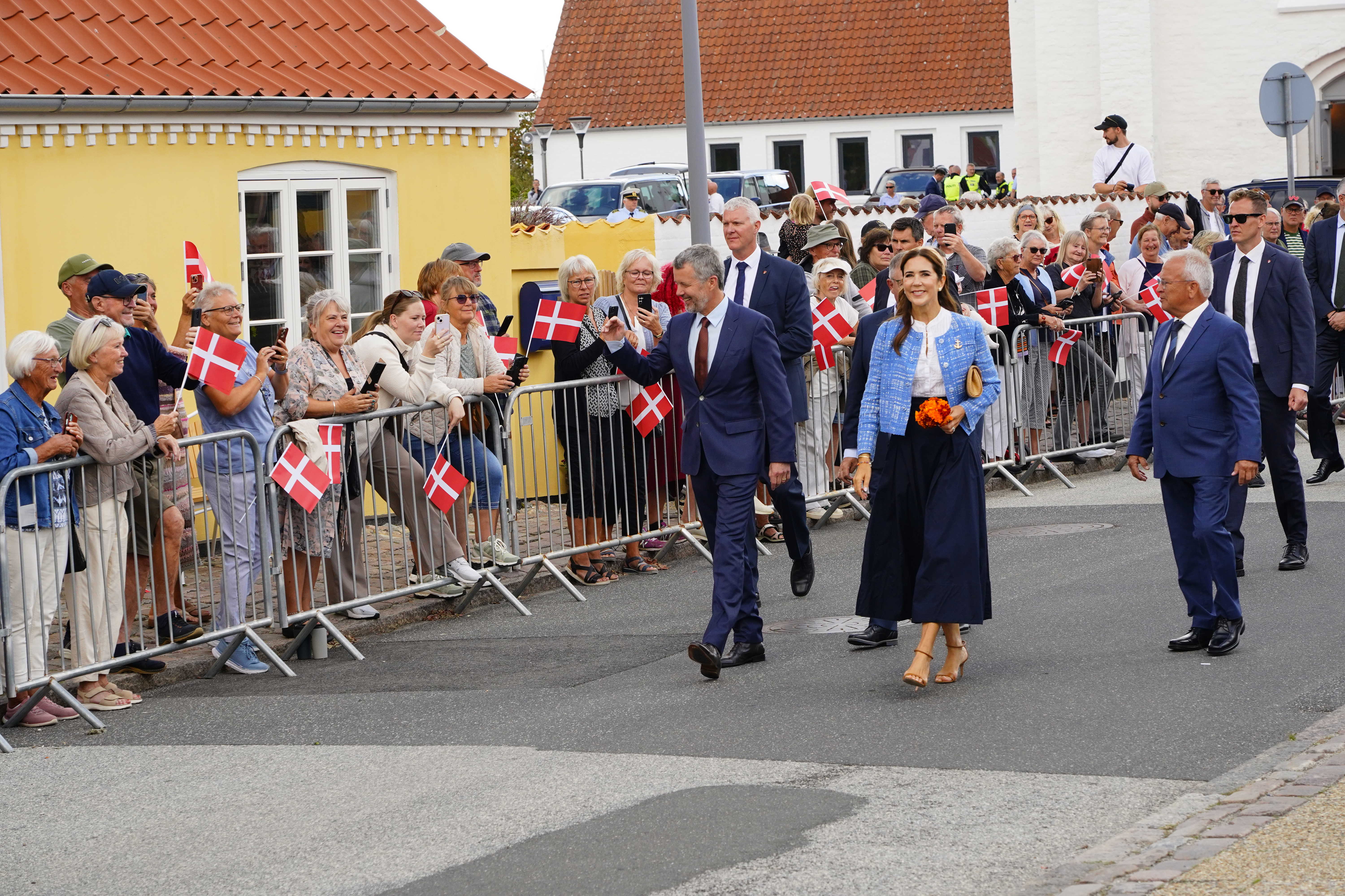 Kongeparret i Algade - fra Sæby Kirke til Sæby Glaspusteri 250825
