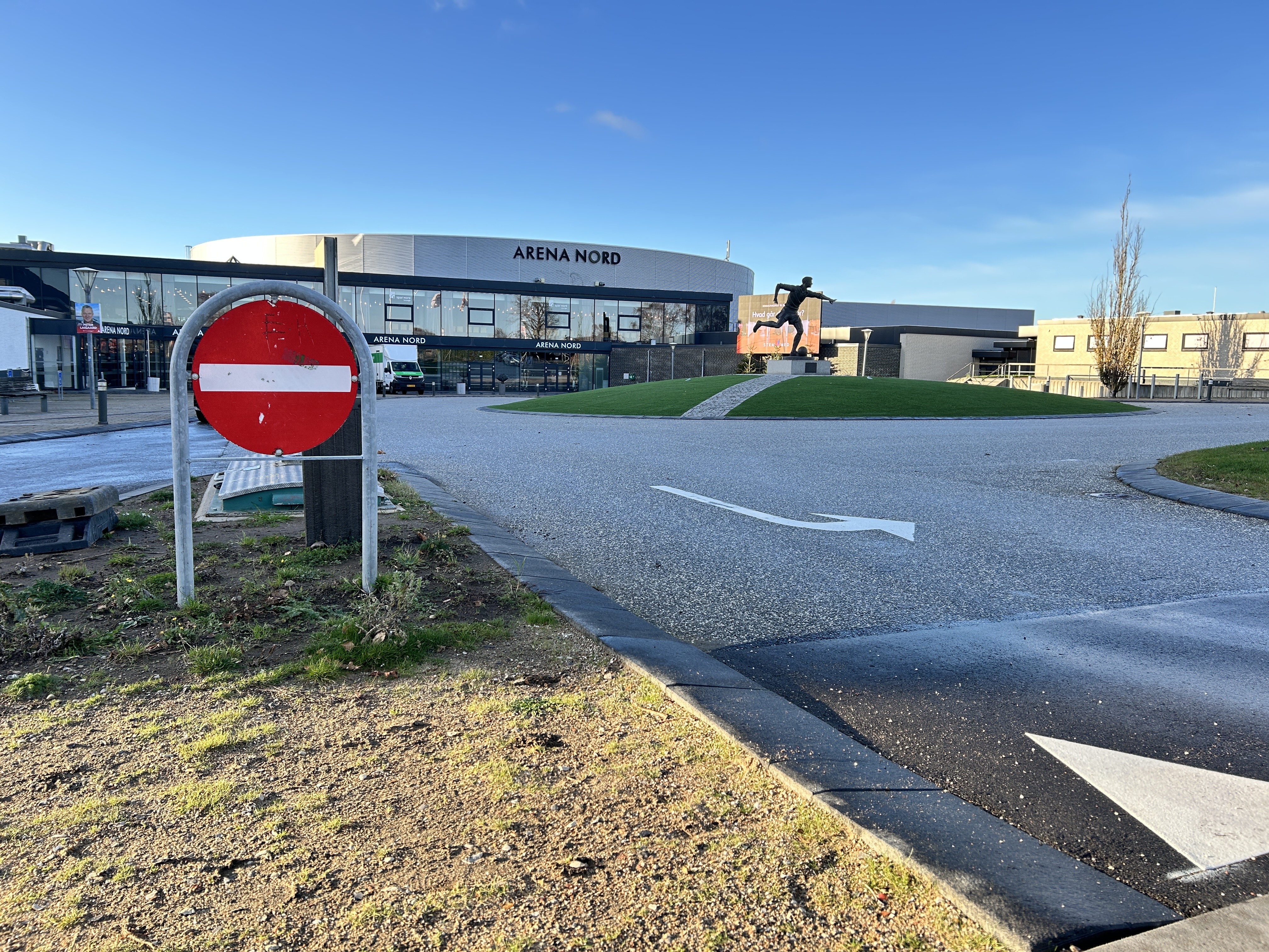 Udkørsel forbud i venstresvingsbanen ved Arena Nord på valgdagen.