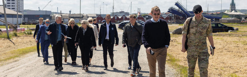 Forsvarsminister Troels Lund Poulsen, Simon Kollerup og Lise Beck besøger Orskov Yard