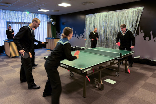 De værnepligtige spillede alt fra shuffleboard til bordfoldbold og rundt-om-bordet.
