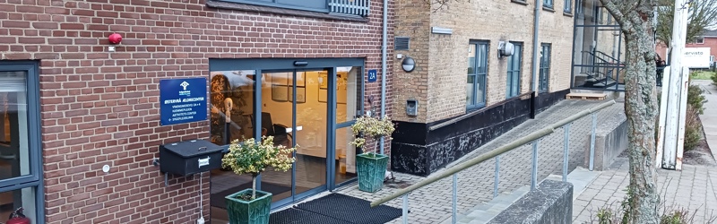 Indgangen til Østervrå Aktivitetscenter