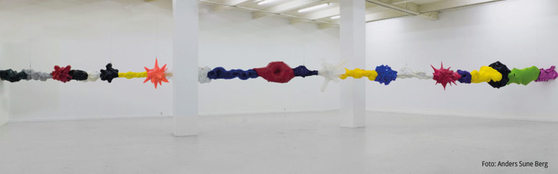 Skulptur med titlen The Long Thin Line. Foto: Anders Sune Berg
