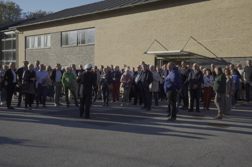 Kommandørkaptajn fortæller om Sergentskolen til de mange fremmødte