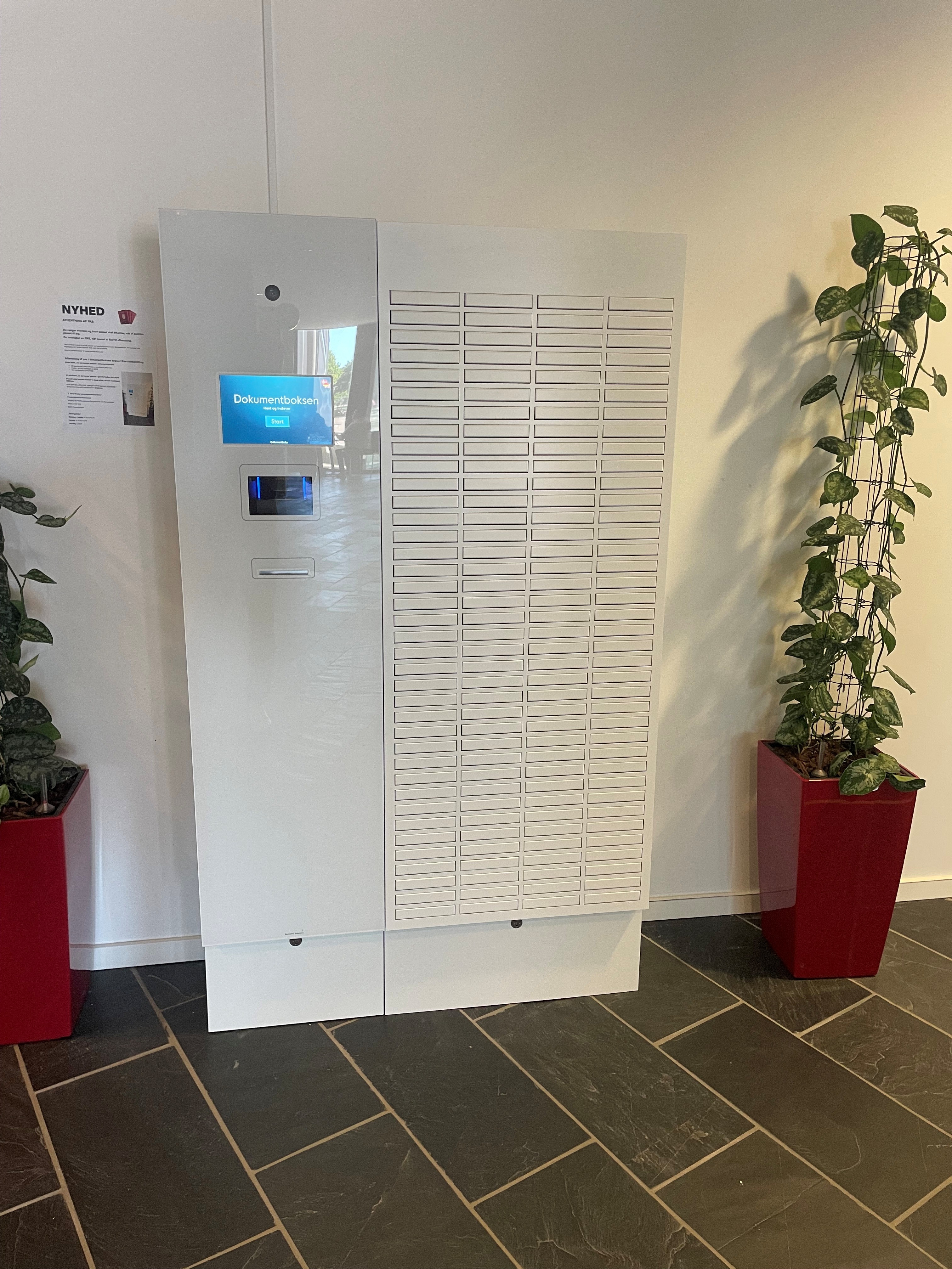 Dokumentboksen til afhentning af pas står ved receptionen i Frederikshavn Rådhus